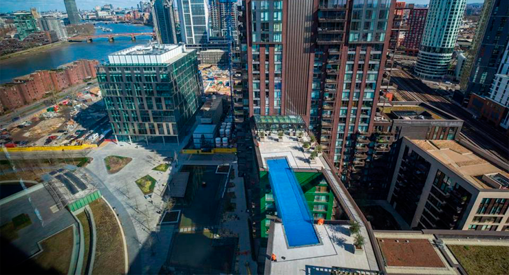 Sky pool piscina transparente en Embassy Gardens Londres